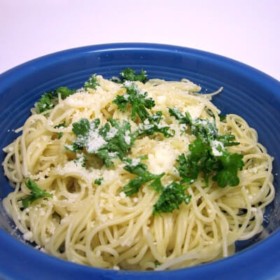 10 Minute Garlic Pasta (A Fast and Delicious Dinner)