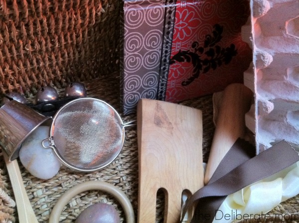 Items inside an infant treasure basket. Heuristic play