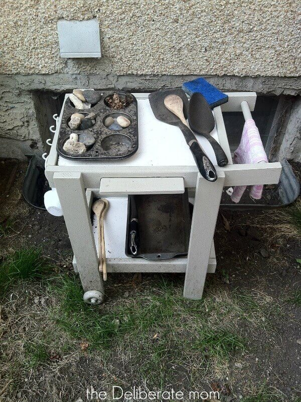 Playspaces for small backyards - a mud pie kitchen. 