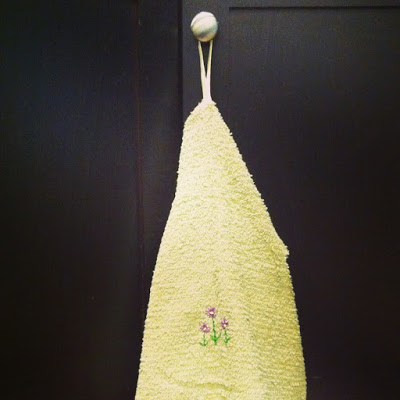 Hanging kitchen towel - an easy DIY tutorial.