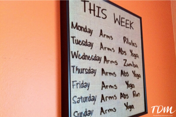 Do you want to track your workout routine but don't like jotting your schedule on paper? Check out this diy tutorial to make a dry erase workout board! 