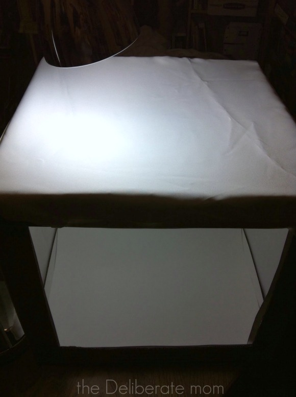 DIY photography light box - easy to make and inexpensive!