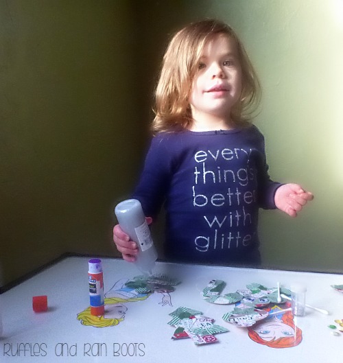 Simple and easy to make handmade kid ornaments - adding glitter is always fun! 