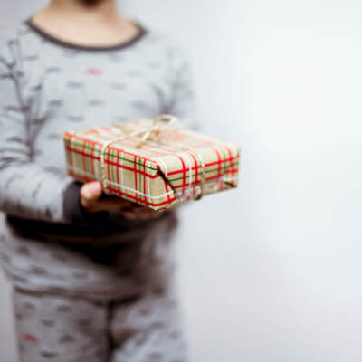 How to Encourage Generosity in Your Kids this Christmas