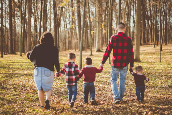 Does your family regularly enjoy quality family time? Come find out why family time is important, how to create a habit of regular family time, and get ideas for over 25 family time activities! All of these family time ideas are screen free and simple to plan. 